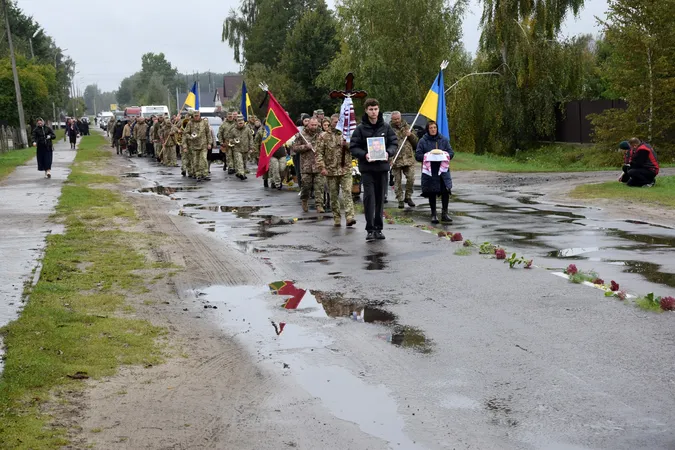 У Любешеві в останню дорогу провели прикордонника Володимира Губарика, який загинув влітку на Харківщині