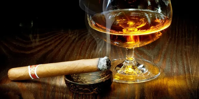 Кабмін вирішив підняти акцизи на сигарети і алкоголь
