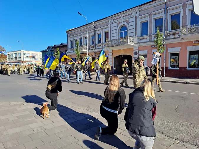 Ковель навколішки попрощався з воїном Ігорем Гембицьким