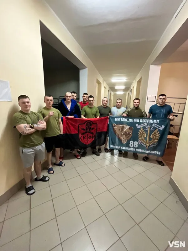 На ворожому крейсері біля Зміїного були 1500 вояків проти 80 українських військових (фото)