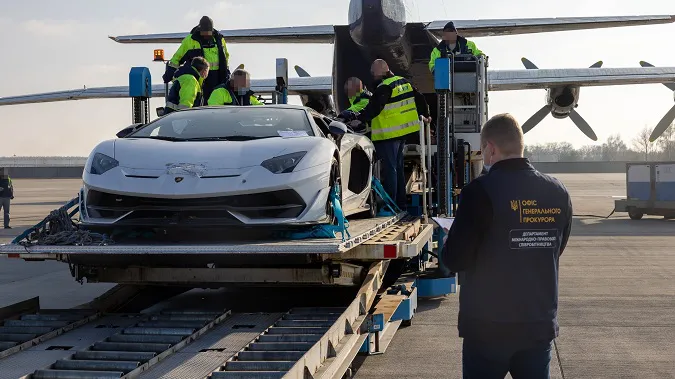 Україна передала Німеччині Lamborghini та Rolls Royce як речові докази (фото)