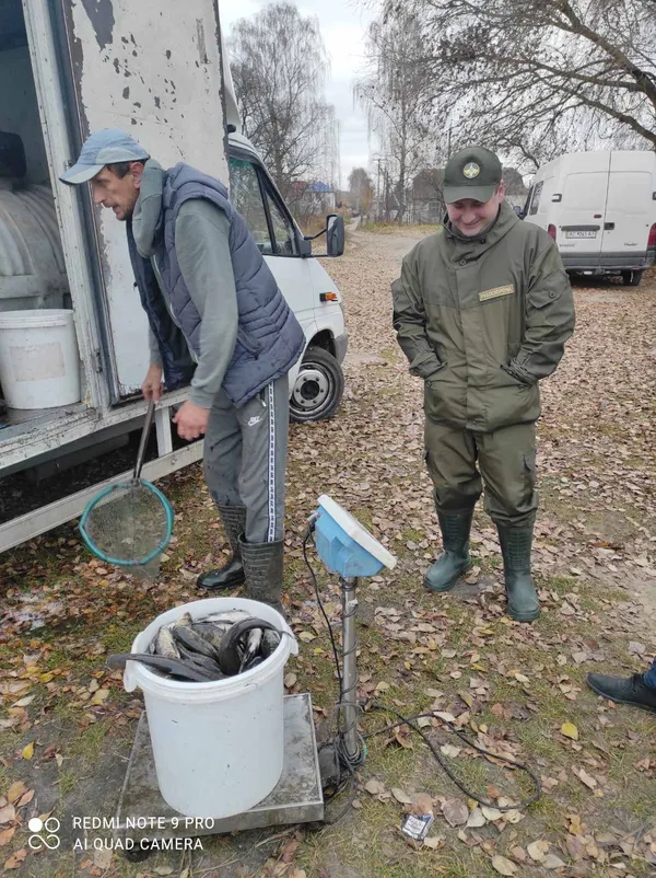 У Ковельське водосховище запустили майже тонну риби (фото)