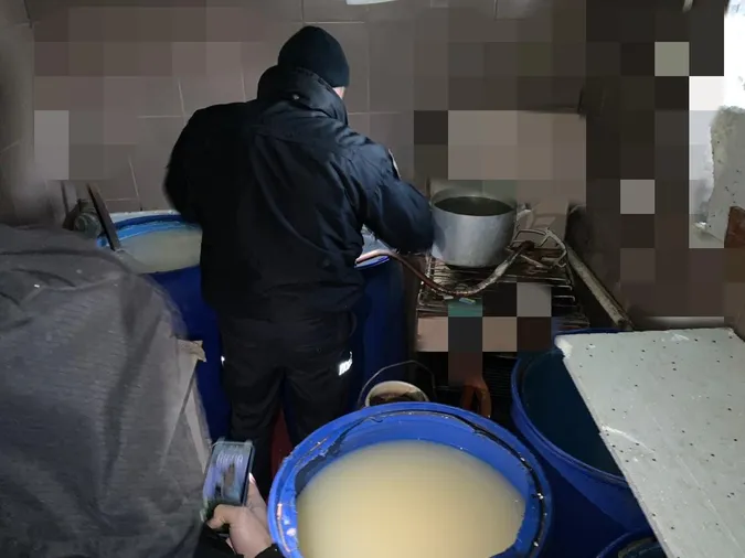 На Волині знищили 600 літрів самогонної закваски (фото)