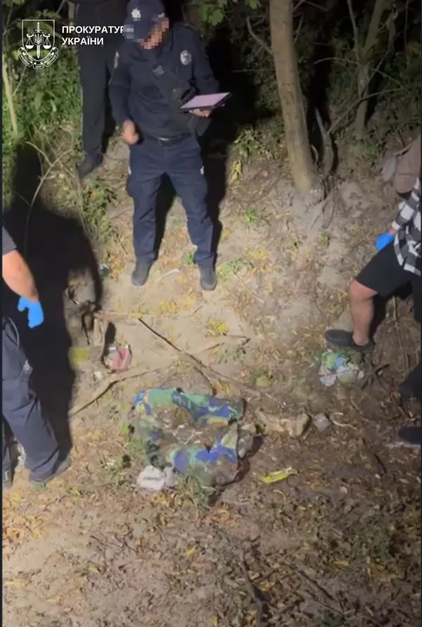На Вінничині батьки закопали тіло немовляти біля сміттєзвалища (фото)