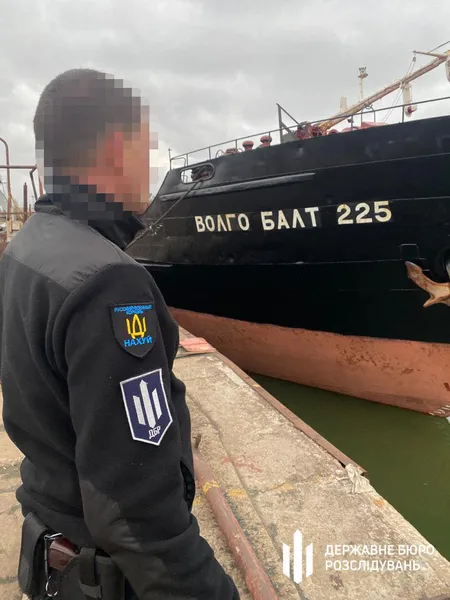ДБР хоче націоналізувати російські кораблі, які стояли в порту на Одещині (фото)