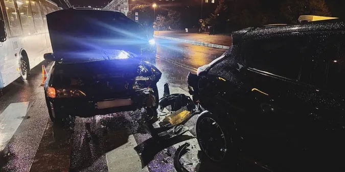 Ефект доміно: у центрі Луцька водійка «хонди» влаштувала масштабну автотрощу (фото)
