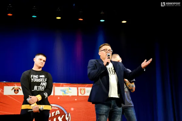 McDonald’s, тверк і фокуси: якою була третя гра волинської студентської «Ліги сміху» (фото)