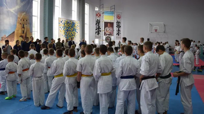 У Луцьку каратисти зібрали на авто для військових 65 тисяч гривень