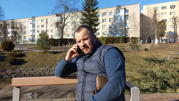 «Водії приїжджали – і в них відбирало мову»: луцький волонтер возить допомогу у гарячі точки (інтерв'ю)