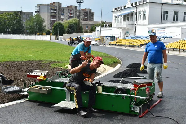 У Нововолинську продовжують реконструювати міський стадіон (фото)