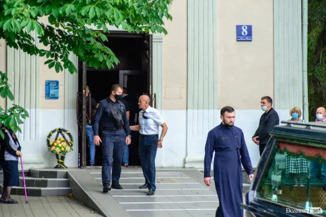 У Луцьку провели в останню путь поліцейського, який загинув у аварії