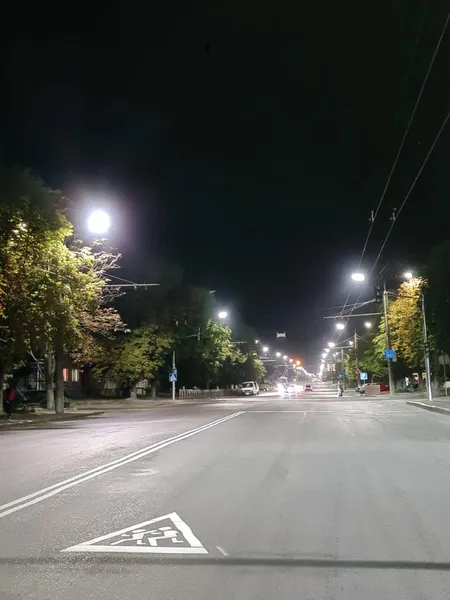 Проспект Відродження в Луцьку засяяв LED-ліхтарями (фото)