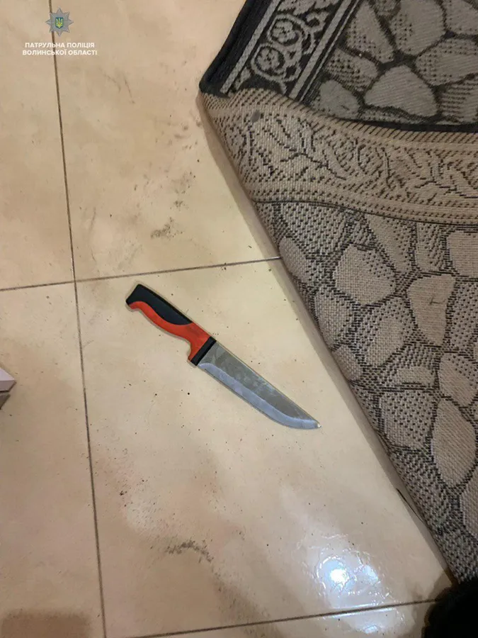 Біля меморіалу і в квартирі: у Луцьку рятували людей від самогубства (фото)