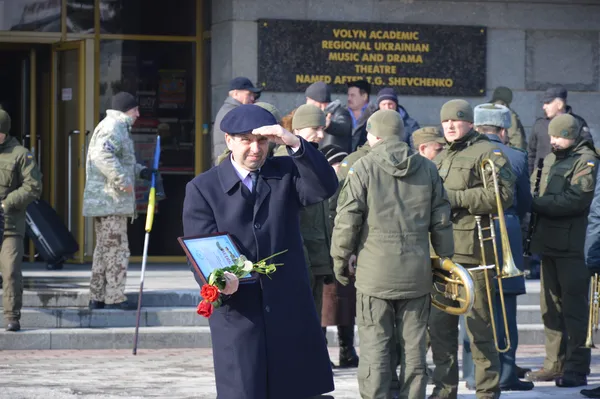 Центром Луцька їздив броньовик (фото)