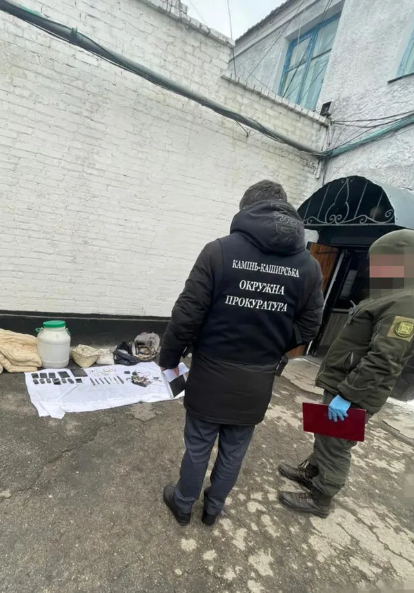 Ножі, телефони, алкоголь: у в'язнів на Волині знайшли заборонені предмети (фото)