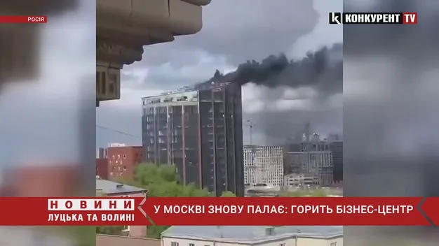 У столиці рашистів горить бізнес-центр (відео)