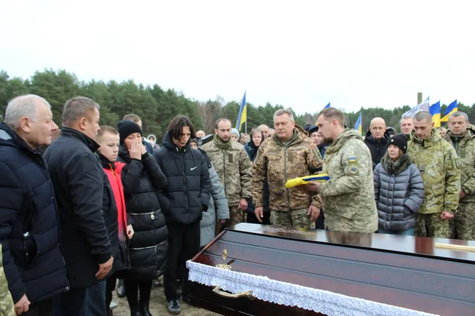 Востаннє додому: у Світязі похоронили волинського бійця Миколу Голінчука
