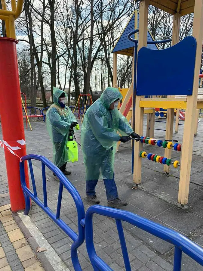 У Боратинській громаді на дитмайданчиках знищуватимуть кліщів