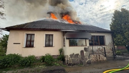 Вигоріло вщент: у Володимирі зайнявся будинок (фото)