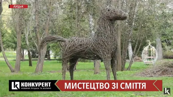 Вперше в Україні: у луцькому парку створюють скульптури з гілок дерев (відео)