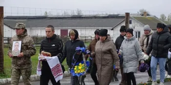 У сльозах та з військовими почестями: Турійська громада попрощалася із Захисником України Владиславом Косюком (фото)