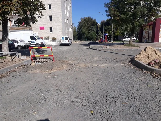 Показали, як у Луцьку ремонтують вулицю Захарова (фото)
