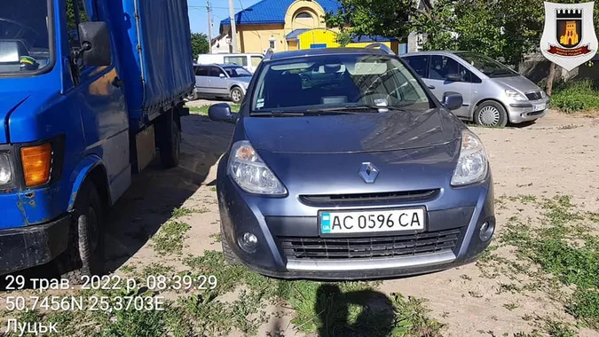 У Луцьку муніципали виписали штрафи тим, хто паркується на газонах (фото)