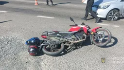 Під Луцьком водійка Renault збила 18-річного мотоцикліста (фото)