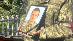 Навіки 28: на Волині провели в останню путь полеглого воїна Романа Ткачука (фото)