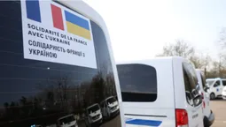 Франція передала Україні 11 пожежних авто та 16 «швидких» (фото)