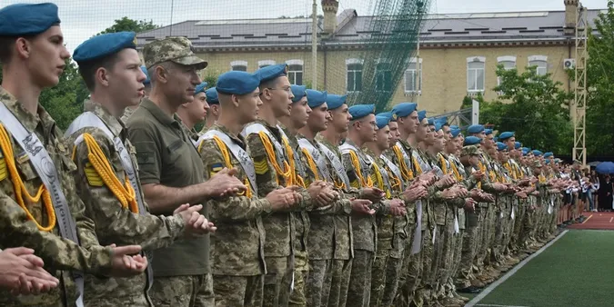 У Луцьку військовий ліцей випустив 330 юнаків та дівчат (фото)