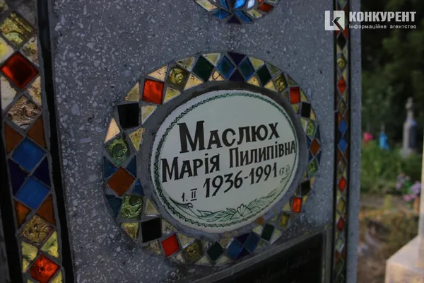 Пальма, криниця і «могила хом'яка»: (не)містична прогулянка луцьким цвинтарем (фото)