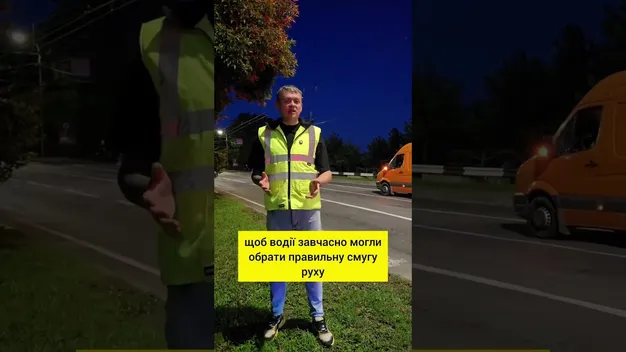 Стоп-лінії, стрілки та острівці: у Луцьку на Ковельській завершують оновлення розмітки (відео)