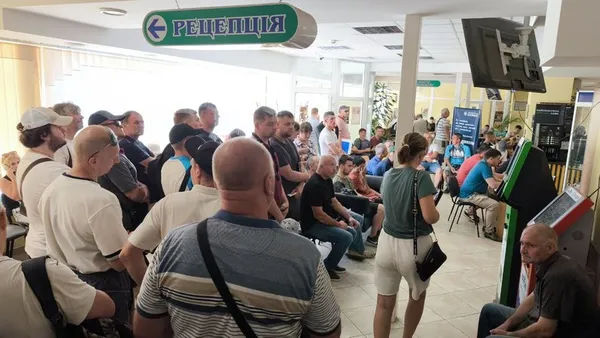 Останній день оновлення даних: у Луцькому ЦНАПі – черги з військовозобов'язаних