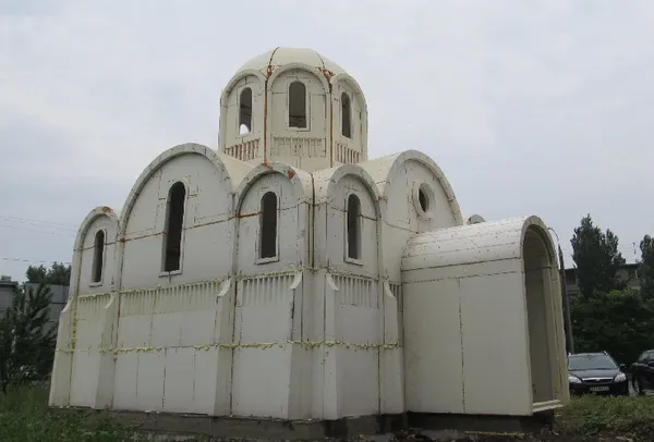 У Херсоні віряни збудували храм з пінопласту (фото)