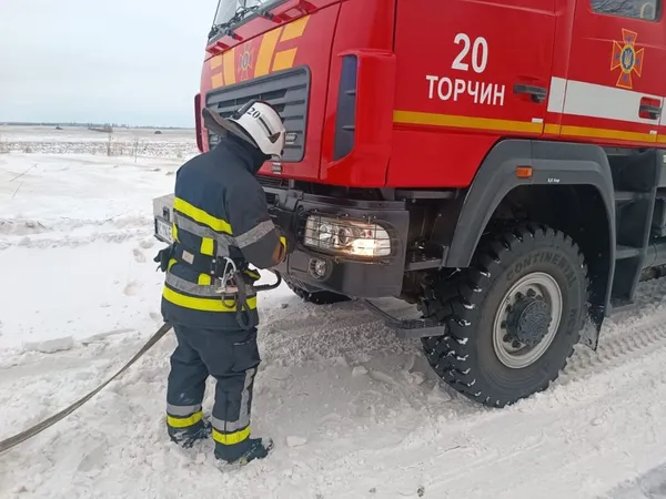 Біля Луцька в снігу застрягла «швидка» (фото)