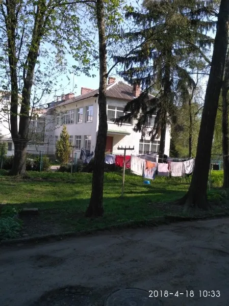Без асфальту, світла і гойдалок – у Луцьку просять облаштувати двір-пустку (фото)