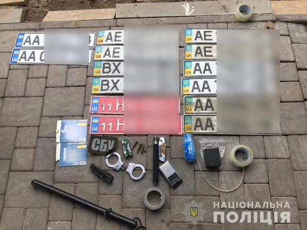 Банда сбушників і поліцейських викрадала підприємців для викупу (фото)