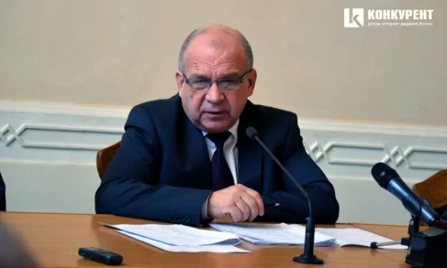 Гунчик написав заяву на відпустку чи про звільнення?