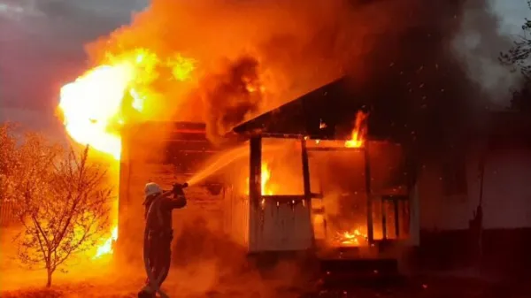 На Волині через печі загорілися два будинки