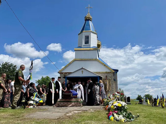На Волині в один день поховали двох Героїв – Олега Марчука та Володимира Кварцяна (фото)