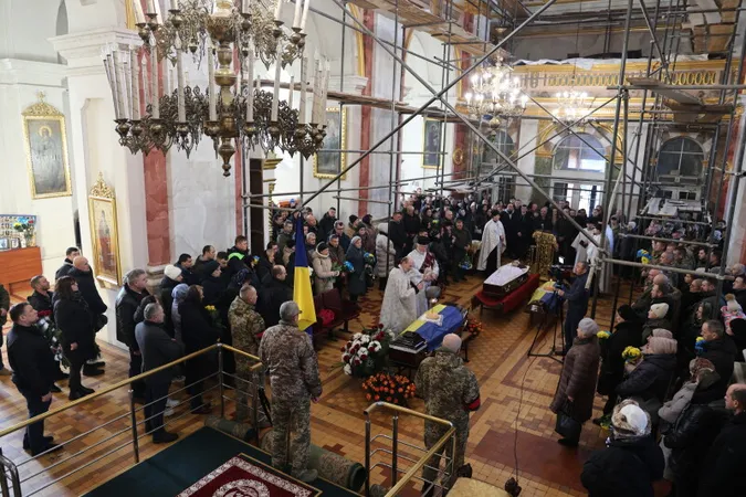 У Луцьку попрощалися із двома загиблими воїнами – Андрієм Черняком та Артемом Петровським (фото)