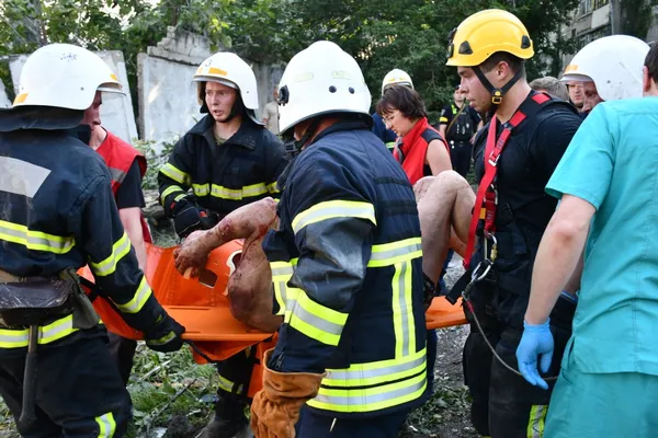 Ракетний удар по житловому будинку у Миколаєві: четверо загиблих (фото, відео)