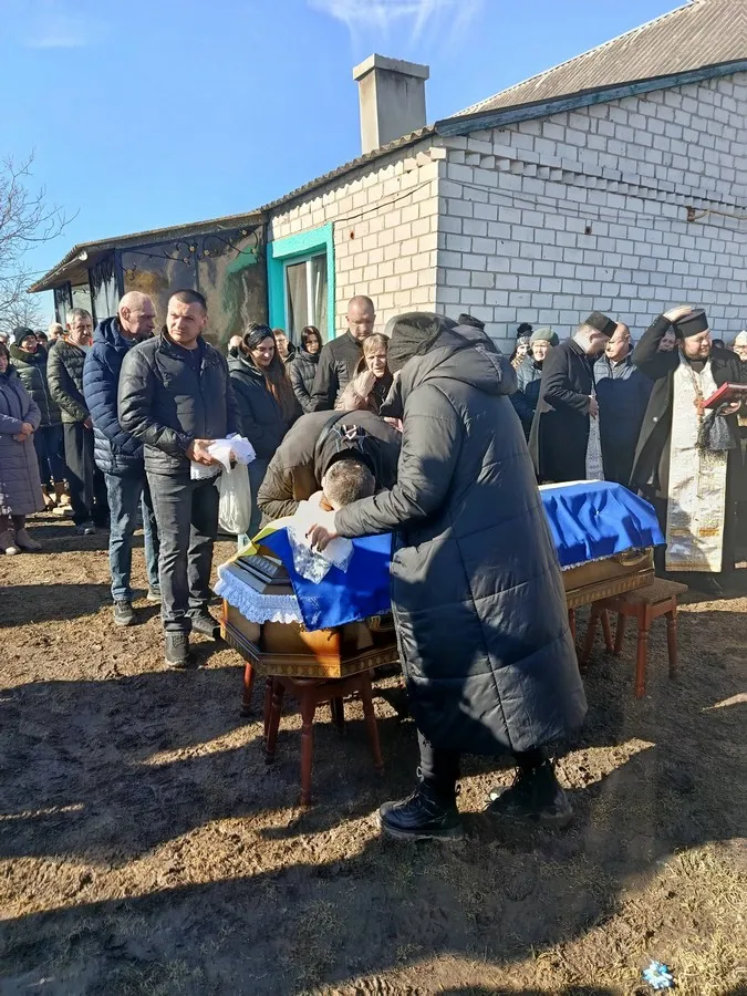 Назавжди 33: на Волині попрощалися із загиблим захисником Віктором Вавринюком