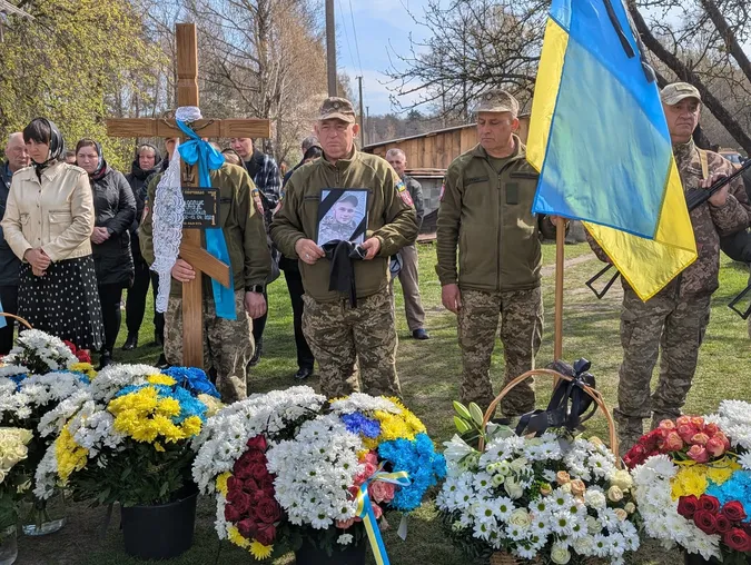 На Волині попрощалися із молодим воїном Артемом Сидоруком (фото)