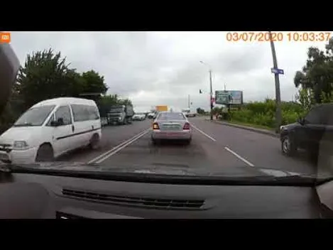На Набережній у Луцьку авто поїхало «проти шерсті» (відео)