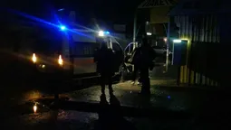 Чоловік не побачив у сутінках Луцька обмежувач руху і розсік обличчя (фото)