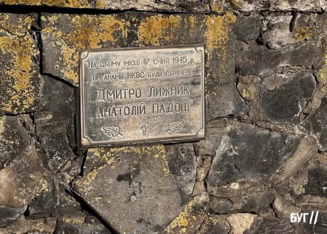 Публічна страта в центрі міста: що нагадує меморіальна дошка на автостанції у Володимирі