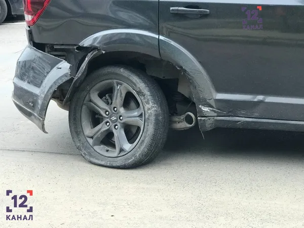 З авто вибіг чоловік і втік: у Луцьку на Відродження сталася аварія (фото)