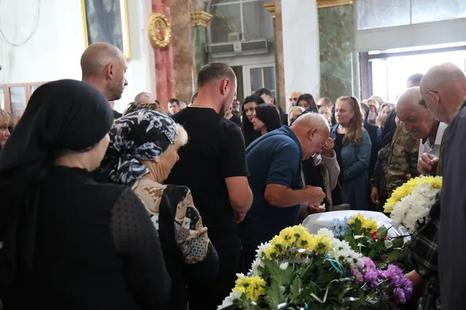 У Луцьку провели в останню дорогу Героя Олександра Кобилька (фото)